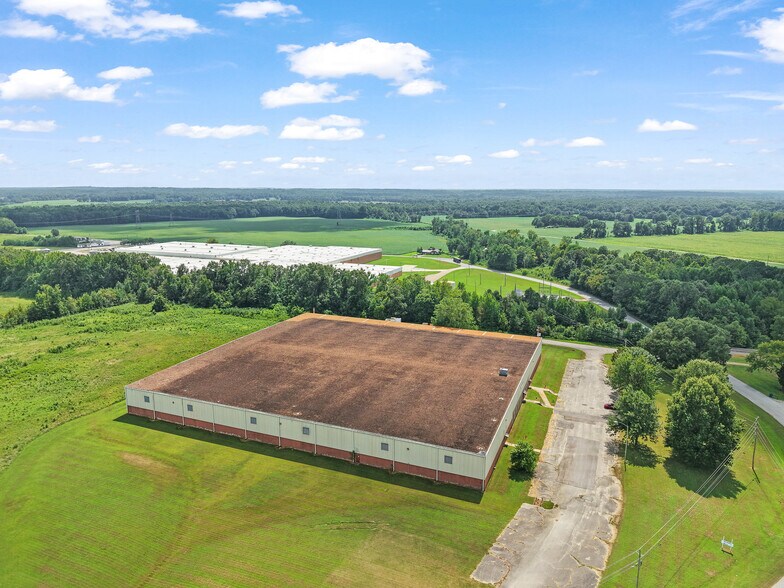 More Photos Of 479 Swanson Dr, Dresden Manufacturing For Lease