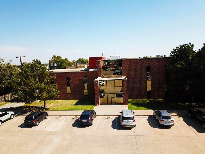 More Photos Of 1222 10th St, Woodward Office For Sale