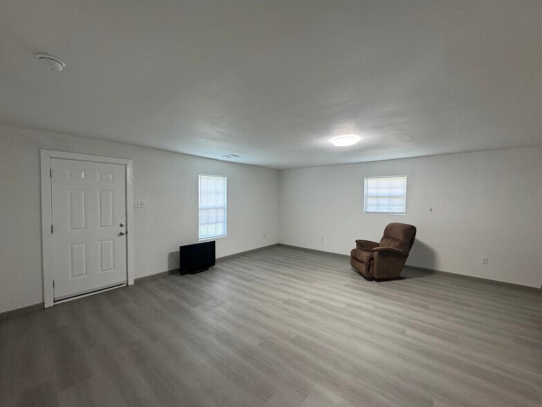 More Photos Of 2924 Byley Blvd, Orange Assisted Living For Lease
