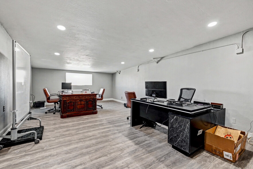 More Photos Of 3635 Polaris Ave, Las Vegas Industrial For Lease