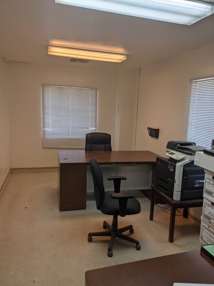 More Photos Of 1537 Kern St, Taft Warehouse For Lease