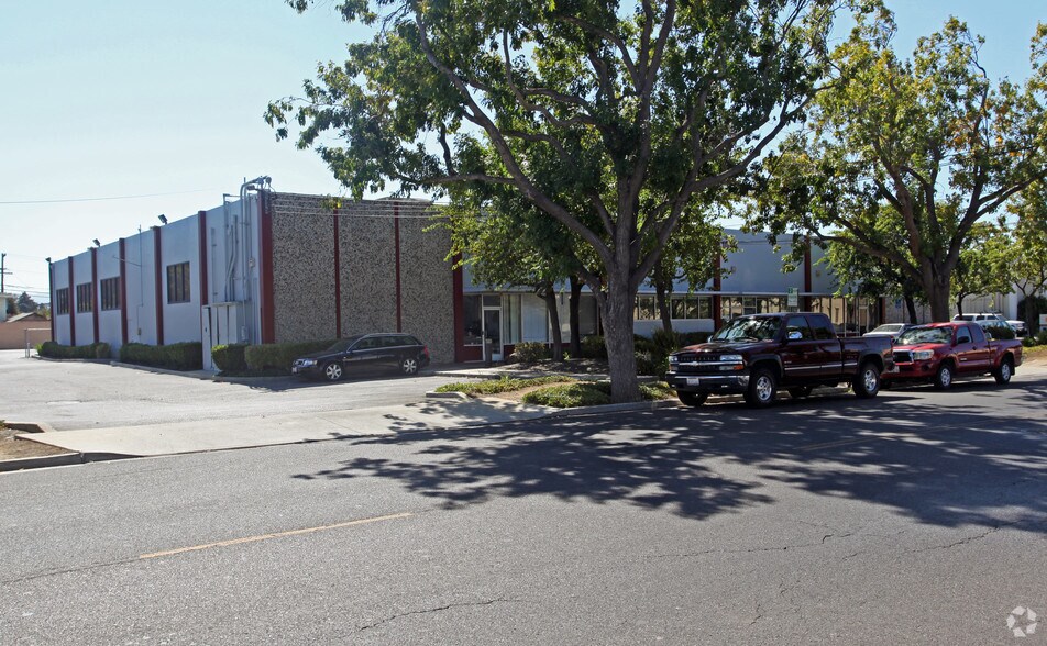 More Photos Of 1060-1090 O'Brien Dr, Menlo Park Warehouse For Lease