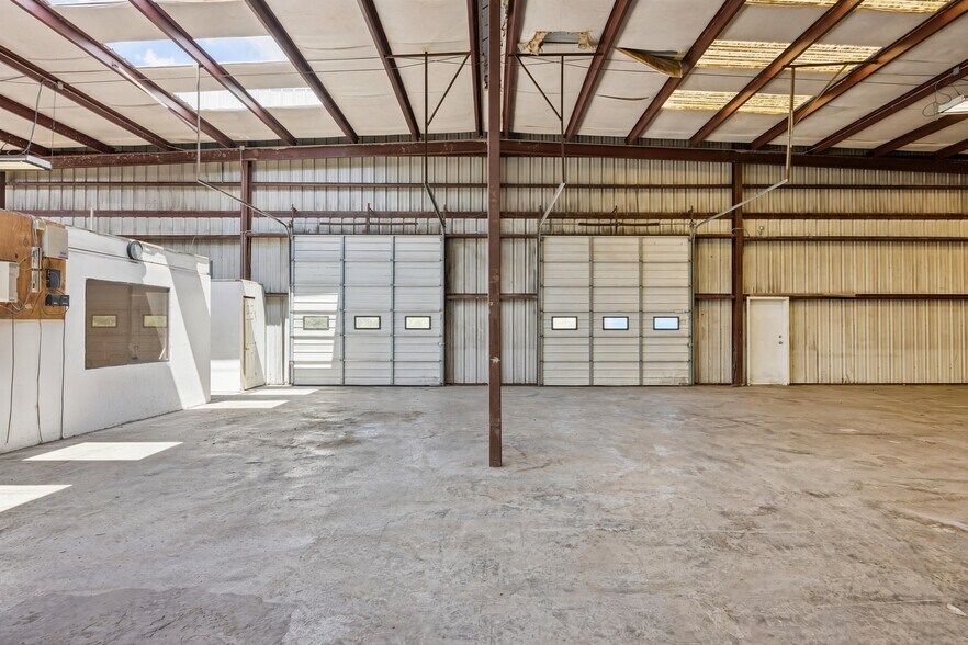 More Photos Of 10631 Joseph Clayton Dr, Austin Warehouse For Lease
