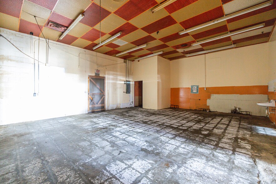 More Photos Of 716 N 12th St, Murray General Retail For Lease