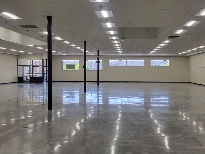 More Photos Of 2726-2708 Lee Hwy, Troutville Freestanding For Lease