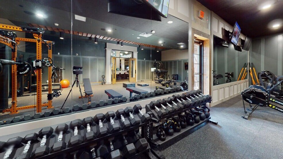 More Photos Of 7100 E Cave Creek Rd, Cave Creek Restaurant For Sale