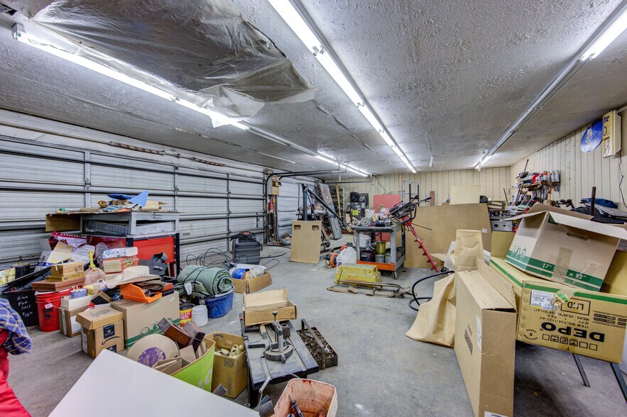 More Photos Of 11217 Todd St, Houston Light Manufacturing For Sale