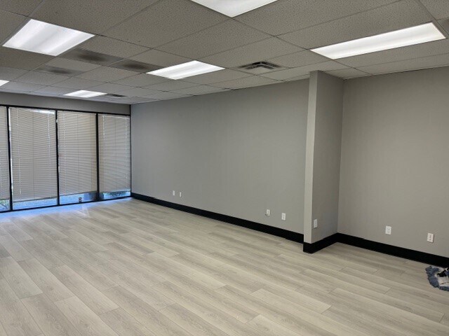 More Photos Of 1035 W Robinhood Dr, Stockton Office For Lease