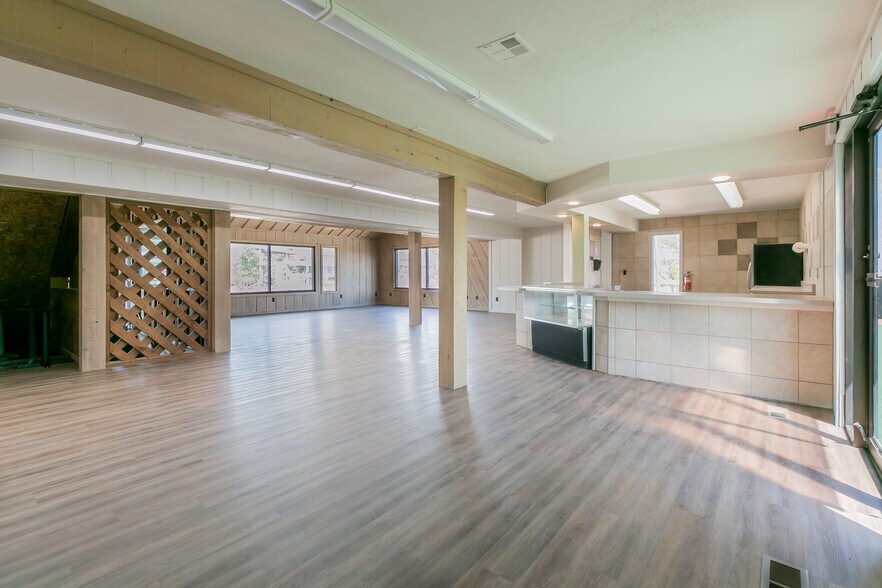 More Photos Of 1116 W Highway 76, Branson General Retail For Lease