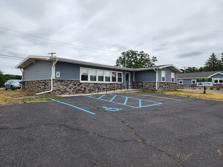 Primary Photo Of 1465 S Main St, Eaton Rapids Medical For Lease