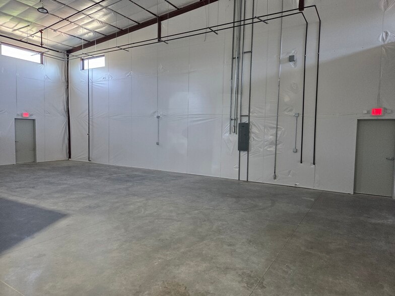 More Photos Of 439 N Broadmore Way, Nampa Unknown For Lease