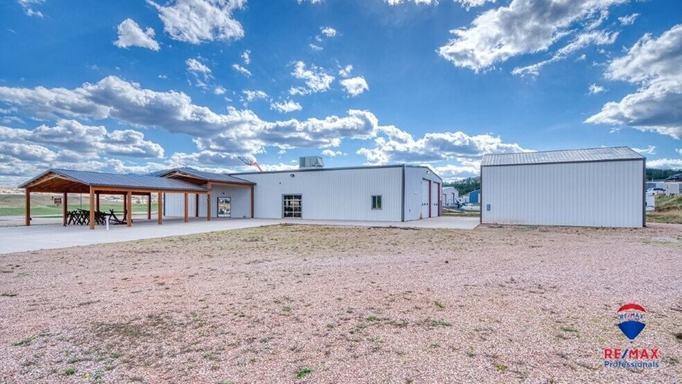 More Photos Of 2423 E Cleveland St, Sundance Flex For Sale