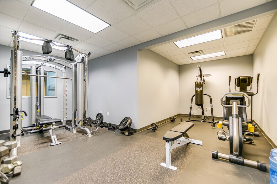 More Photos Of 271 Commercial Dr, Buda Warehouse For Sale