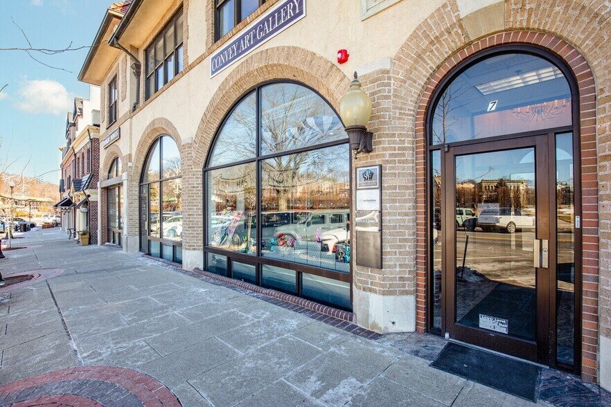 More Photos Of 1 E Ridgewood Ave, Ridgewood Storefront Retail Office For Lease