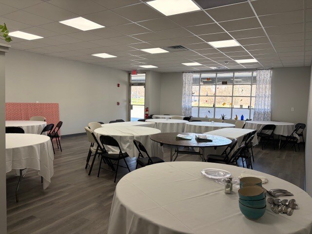 More Photos Of 248 Oxford Rd, Oxford Storefront Retail Office For Lease