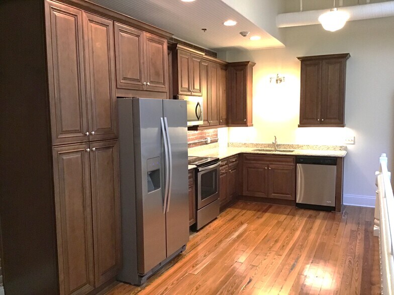 More Photos Of 217 Broad St, Rome Storefront Retail Residential For Sale