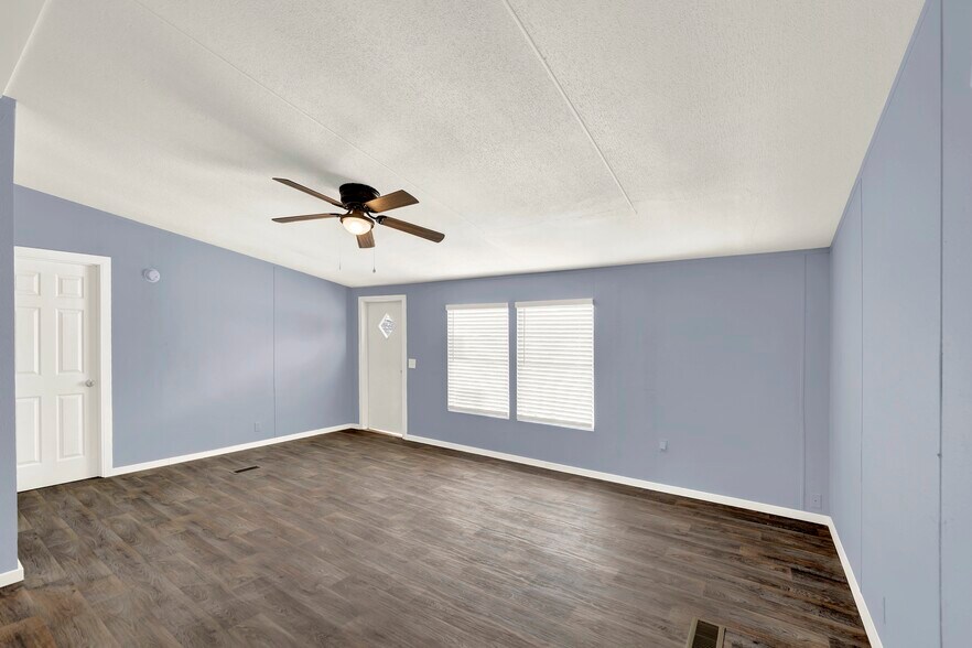 More Photos Of 2806 US Highway 90 W, Hondo Office For Sale