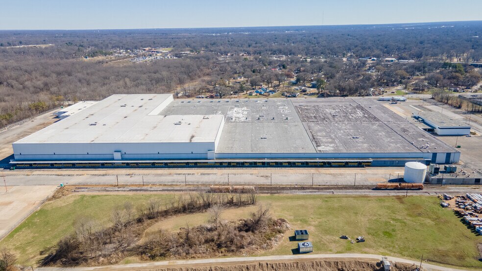 More Photos Of 3456 Meyers Rd, Memphis Distribution For Lease
