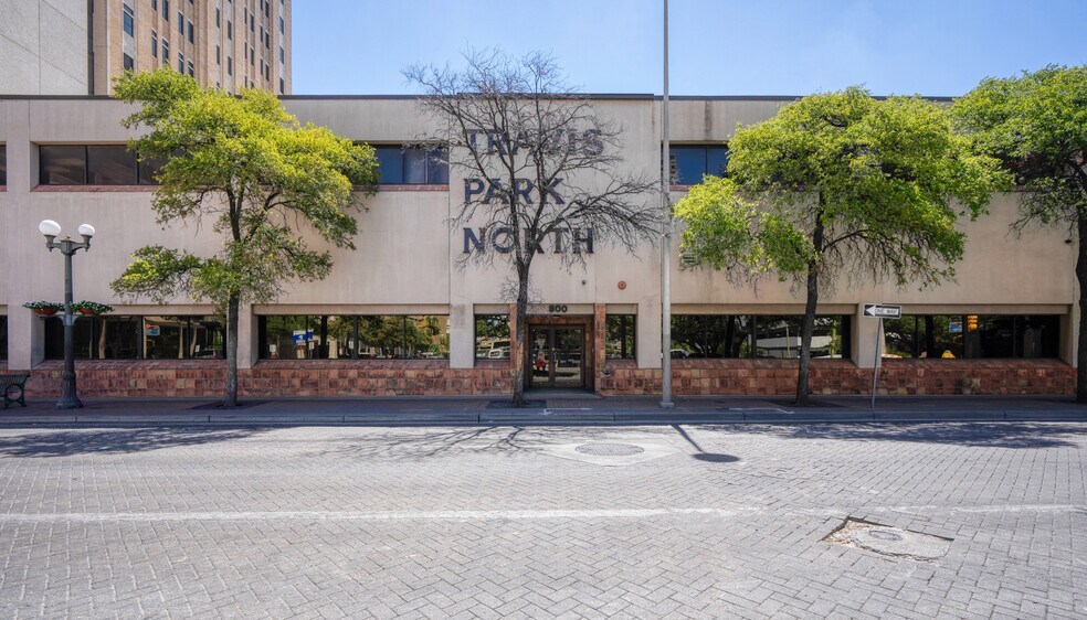 More Photos Of 800 Navarro St, San Antonio Office For Lease