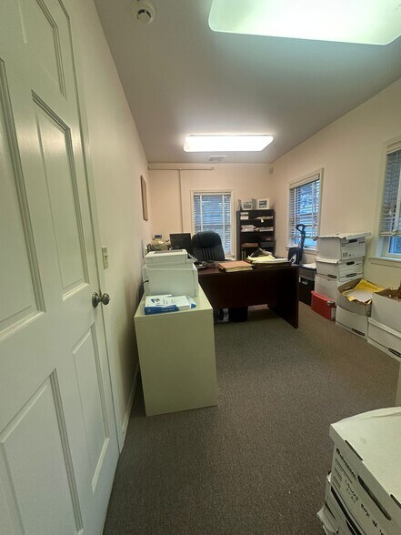 More Photos Of 186 W Main St, Smithtown Medical For Lease