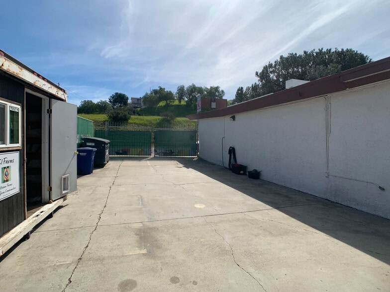 More Photos Of 6176 Federal Blvd, San Diego Service For Sale