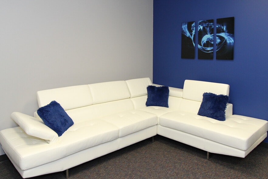 More Photos Of 2295 S Hiawassee Rd, Orlando Office For Lease