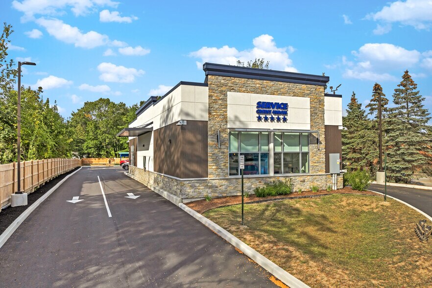 More Photos Of 5 Sargents Pl, Gilford General Retail For Sale