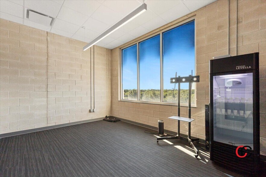 More Photos Of 211 S Brown St, Round Rock Medical For Sale