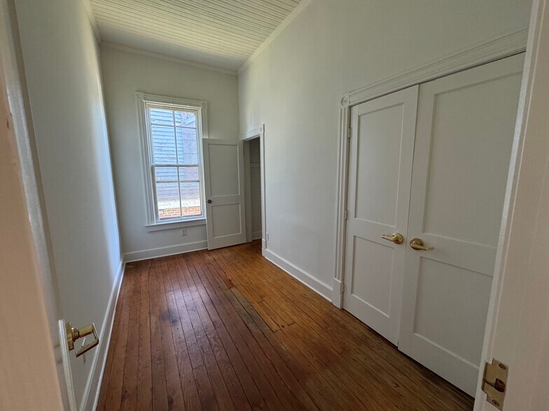 More Photos Of 311 1/2 E Cabarrus St, Raleigh Office For Lease