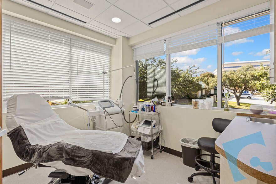 More Photos Of 1601 Lancaster Dr, Grapevine Medical For Lease