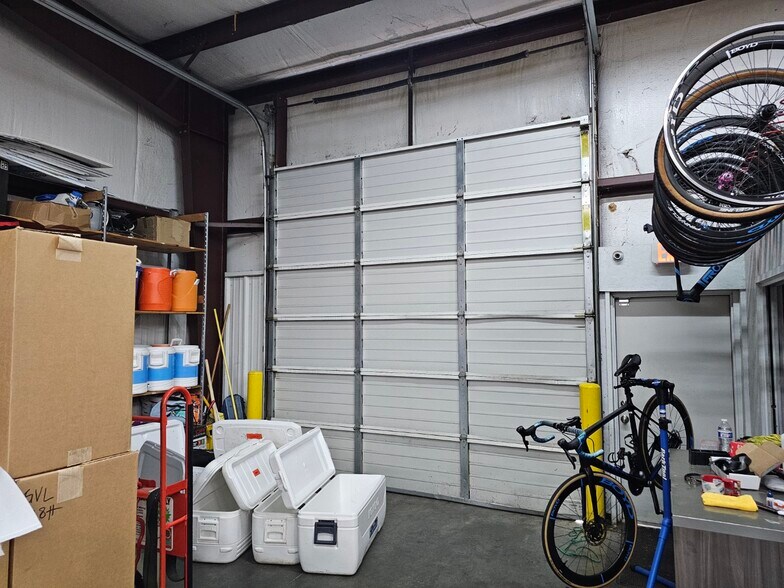 More Photos Of 1105 Old Buncombe Rd, Greenville Flex For Lease