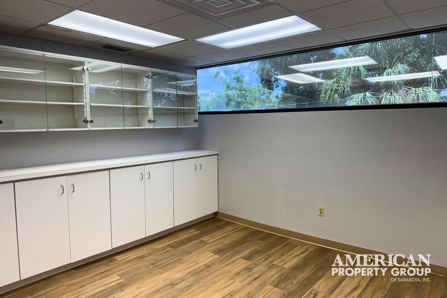 More Photos Of 201 4th Ave, Bradenton Medical For Sale