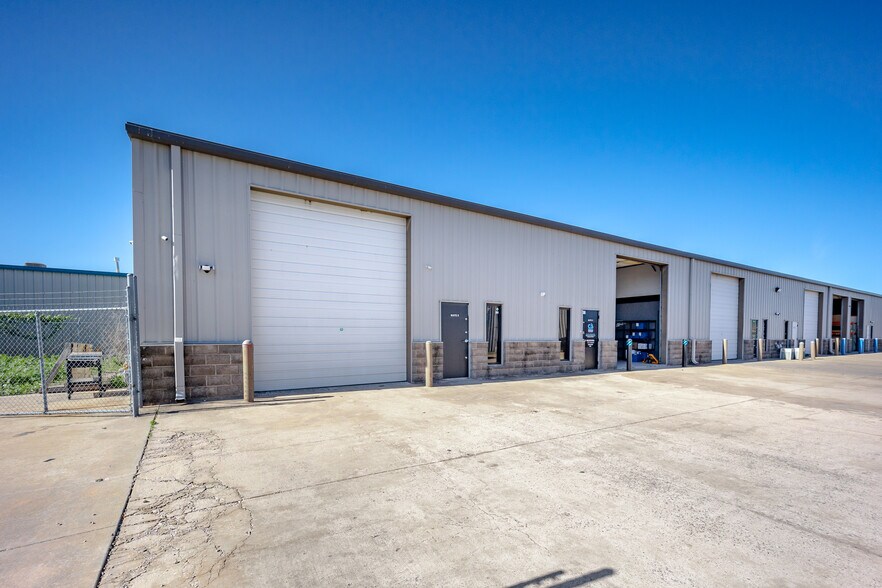 More Photos Of 14900 Bristol Park Blvd, Edmond Warehouse For Lease