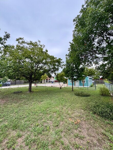 More Photos Of 143 N West St, Bertram Flex For Sale