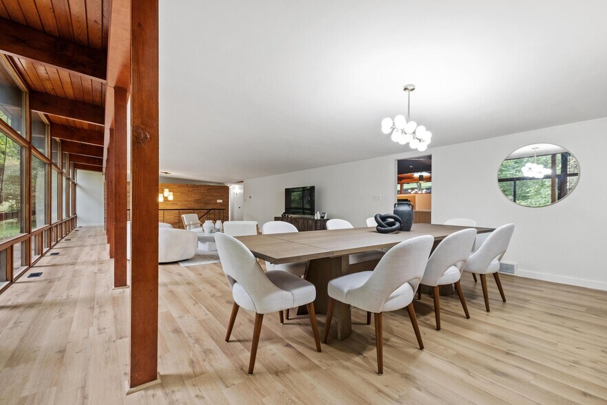 More Photos Of 176 Kingsview Dr, Weirton Showroom For Sale