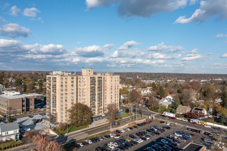 More Photos Of 1 Strawberry Hill Ct, Stamford Apartments For Sale