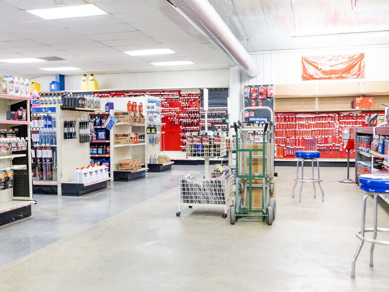 More Photos Of 1607 US-82, Greenwood General Retail For Sale