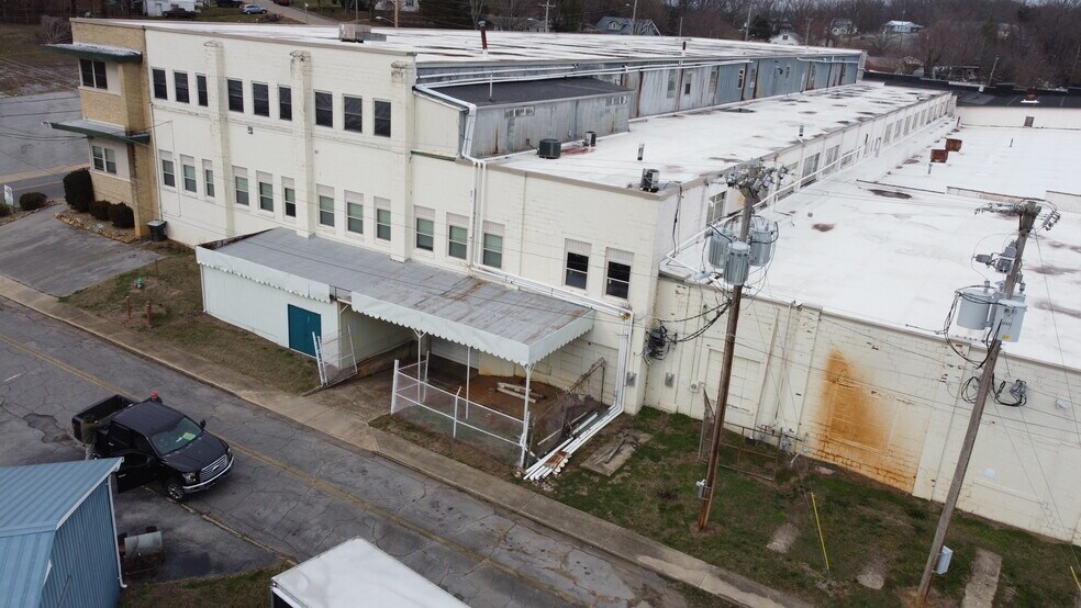 More Photos Of 109 E Hardin St, Greeneville Flex For Sale