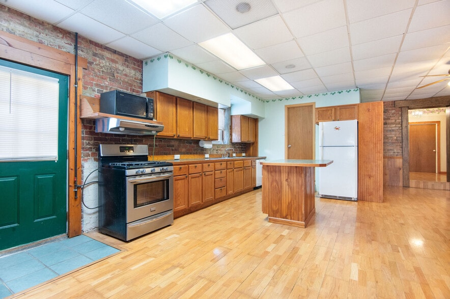 More Photos Of 201 N Wilmington St, Richlands General Retail For Sale