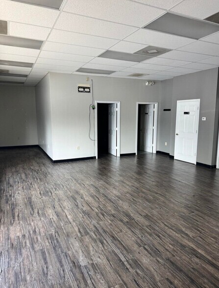 More Photos Of 1719 Spring Garden St, Greensboro Unknown For Lease