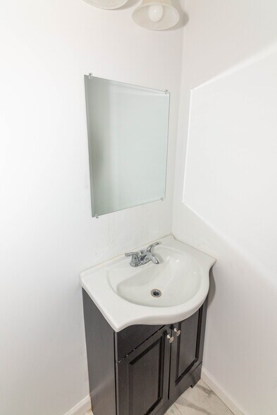 More Photos Of 316 S Broadway, Baltimore Storefront Retail Residential For Sale