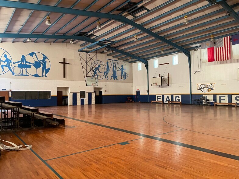 More Photos Of 522 Lindale St, Houston Religious Facility For Sale