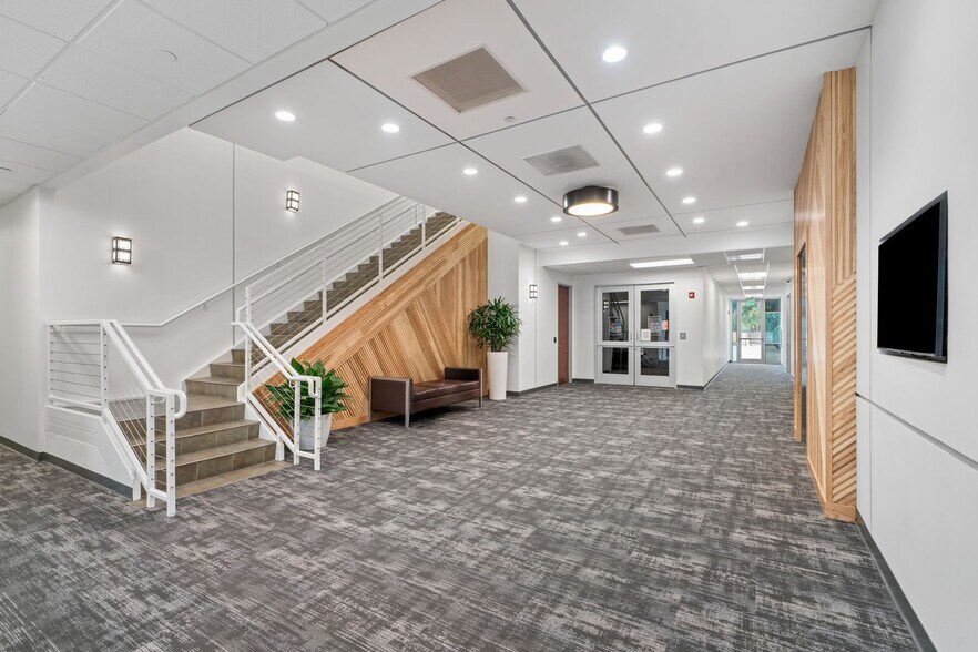 More Photos Of 506 Graham Dr, Tomball Medical For Lease