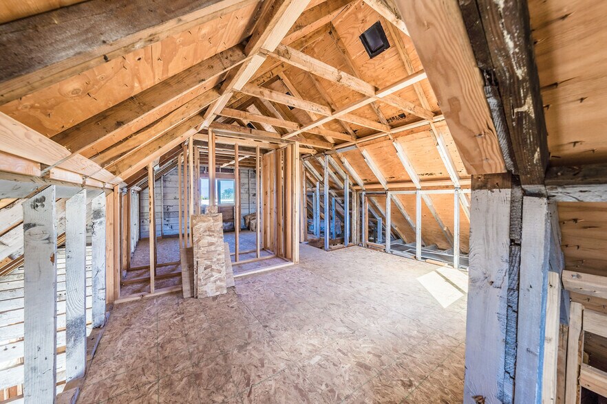 More Photos Of 1333 NE Keel Ave, Lincoln City Specialty For Sale