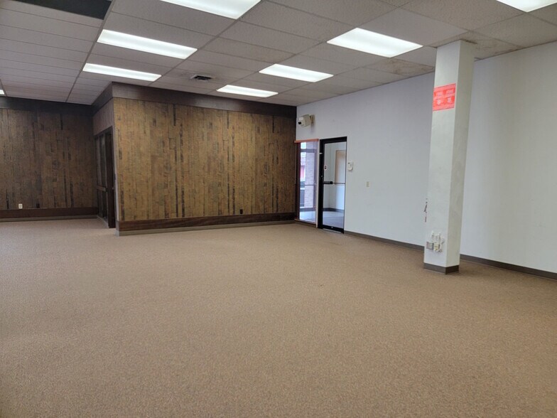 More Photos Of 707 S Main St, Lebanon Office For Sale