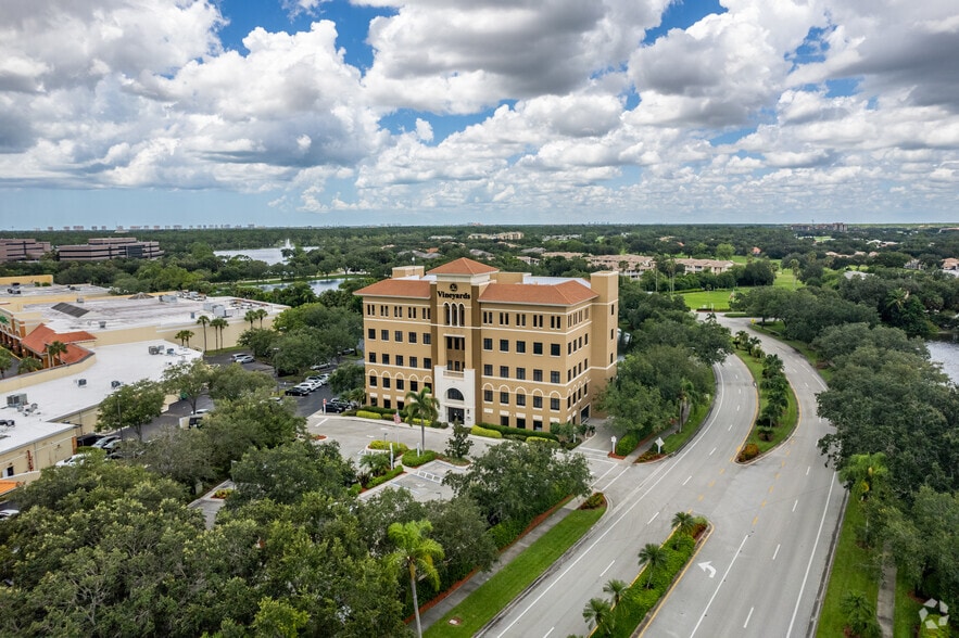 More Photos Of 75 Vineyards Blvd, Naples Office For Lease