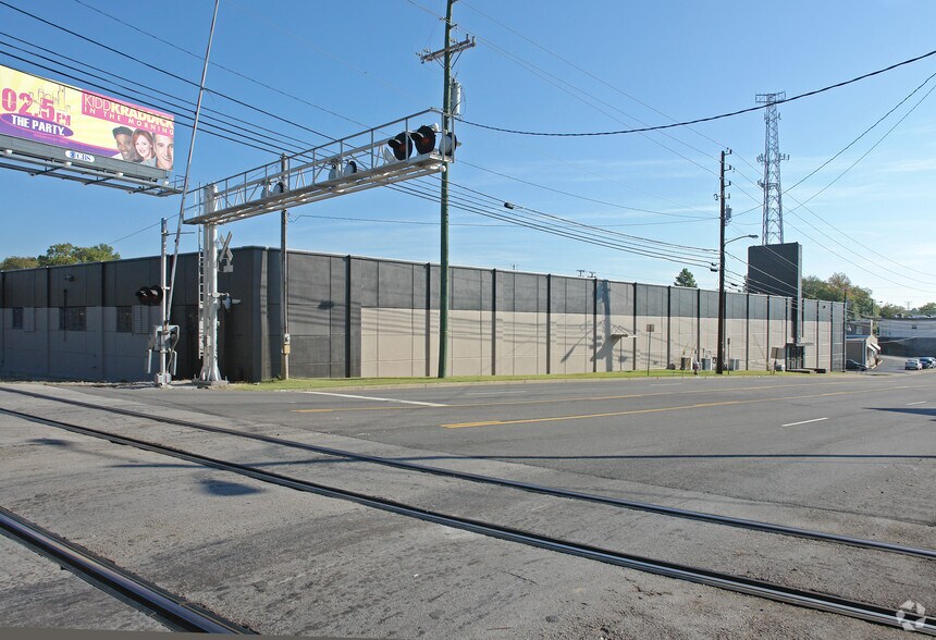More Photos Of 492 Craighead St, Nashville Distribution For Lease