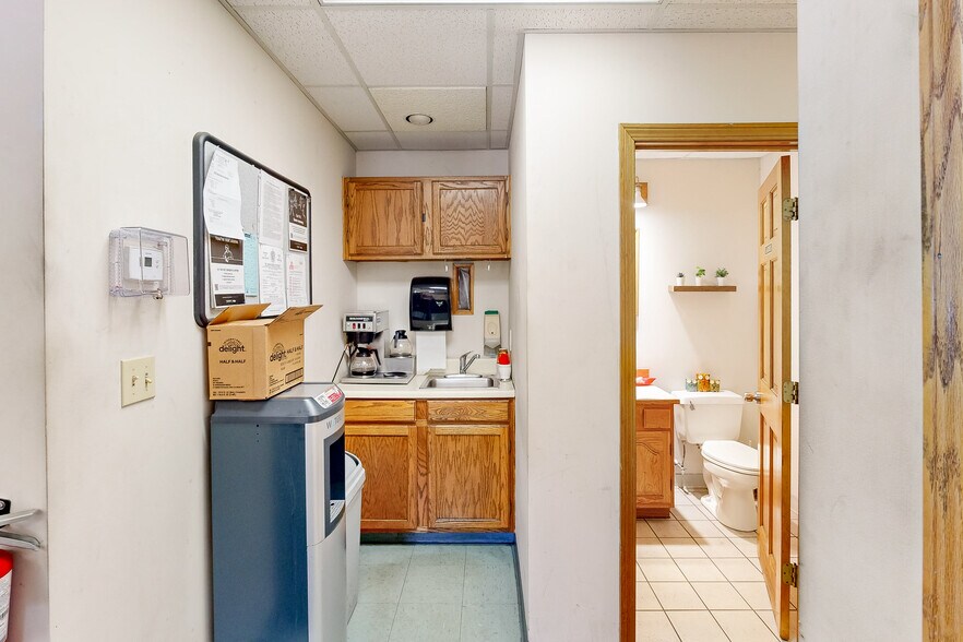 More Photos Of 1 Nablus Rd, Wakefield Distribution For Lease