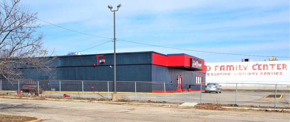 More Photos Of 2805 Target Dr, Saint Louis Restaurant For Sale