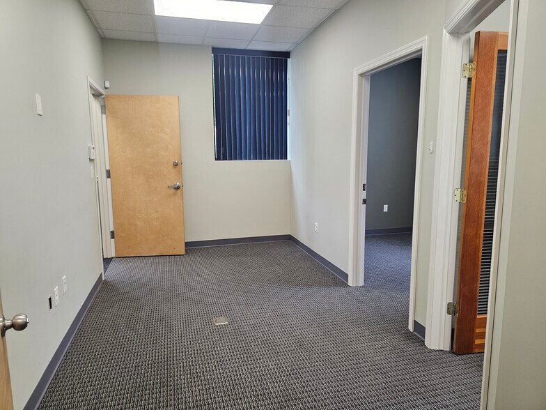 More Photos Of 171 S Wellwood Ave, Lindenhurst Storefront For Lease